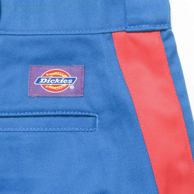 Dickies(ディッキーズ)のDickies x PURPLE THINGS x SSZ ディッキーズ パープルシングス エスエスゼット エスエスズィー 18AW 別注 STREET TUX PANTS ストリートタキシードパンツ 183M40BM01 28 BLUE×RED 側章 サイドライン 874 ボトムス【中古】【Dickies × PURPLE THINGS x SSZ】 メンズのパンツ(ワークパンツ/カーゴパンツ)の商品写真