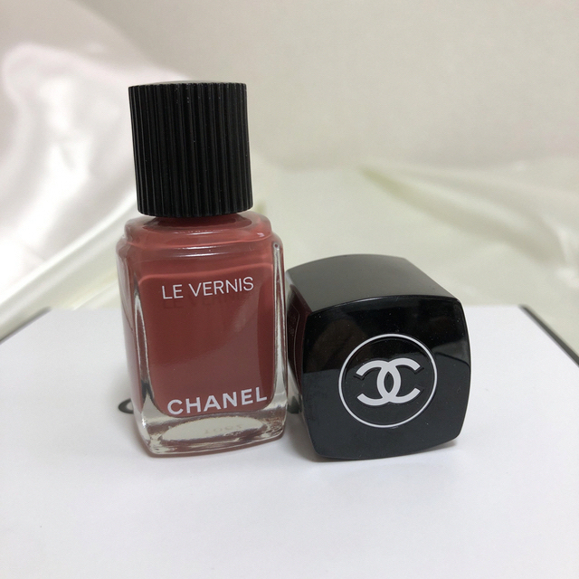 CHANEL(シャネル)の【限定品】シャネル ヴェルニ ロング トゥニュ 969 ルージュ キュイール コスメ/美容のネイル(マニキュア)の商品写真