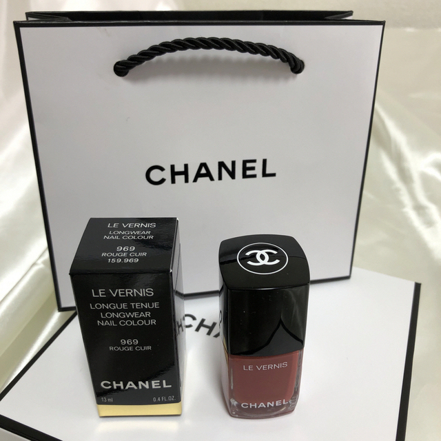 CHANEL(シャネル)の【限定品】シャネル ヴェルニ ロング トゥニュ 969 ルージュ キュイール コスメ/美容のネイル(マニキュア)の商品写真