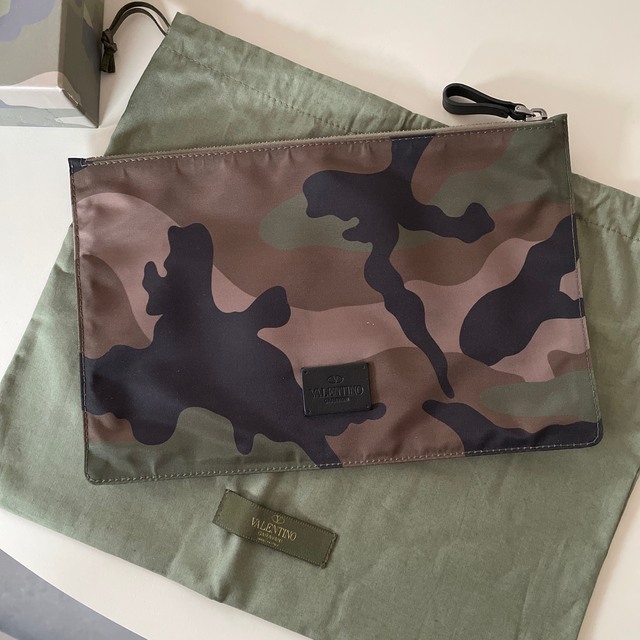 VALENTINO ヴァレンティノ クラッチバッグ 迷彩-