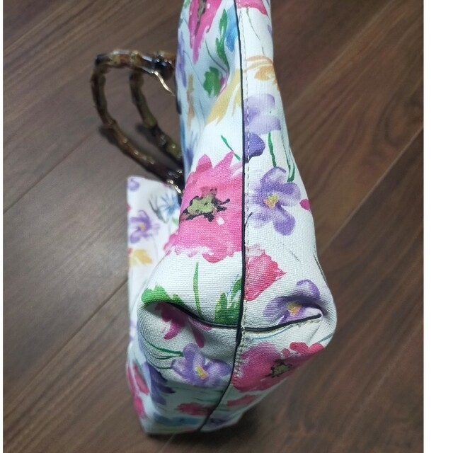 リバーシブルバック　花柄ネイビー レディースのバッグ(トートバッグ)の商品写真