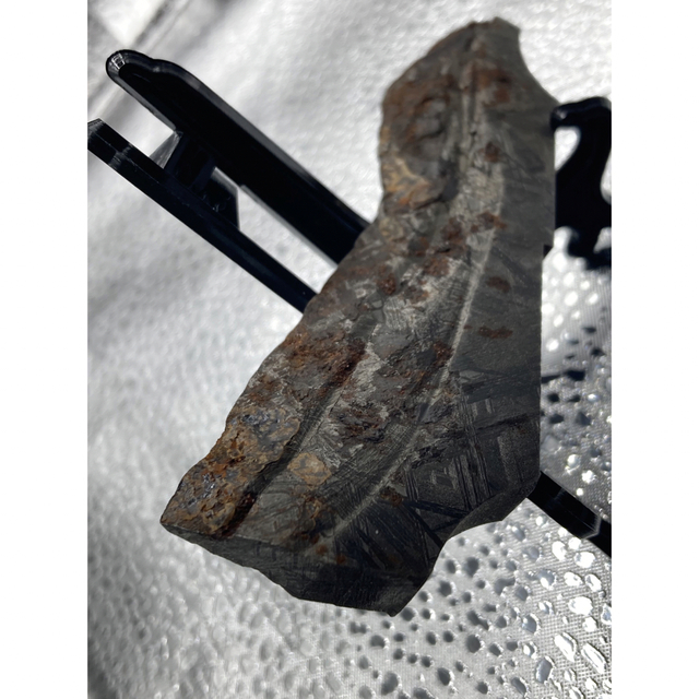 ムオニオナルスタ隕石スライス126.8g ハンドメイドの素材/材料(各種パーツ)の商品写真