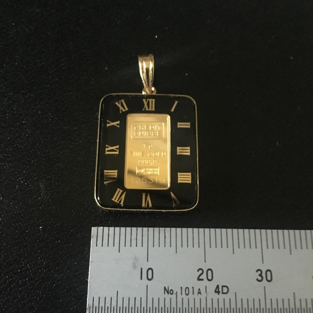 K24純金　K18金枠　両面ガラス　ペンダント　6,1グラム メンズのアクセサリー(ネックレス)の商品写真