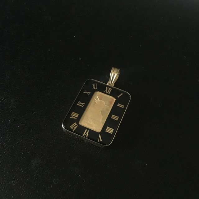 K24純金　K18金枠　両面ガラス　ペンダント　6,1グラム メンズのアクセサリー(ネックレス)の商品写真