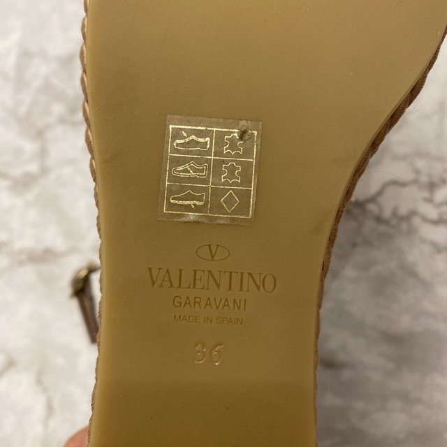 VALENTINO(ヴァレンティノ)の値下げ【新品】VALENTINO/バレンティノ/ロックスタッズ ウェッジサンダル レディースの靴/シューズ(サンダル)の商品写真