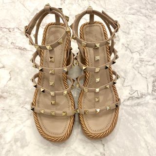 ヴァレンティノ(VALENTINO)の値下げ【新品】VALENTINO/バレンティノ/ロックスタッズ ウェッジサンダル(サンダル)