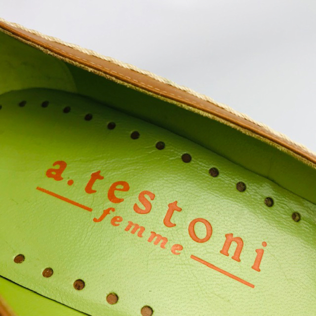 a.testoni(アテストーニ)の新品未使用・訳あり★ a.testoniレザー ステッチ加工  パンプス(37) レディースの靴/シューズ(ハイヒール/パンプス)の商品写真