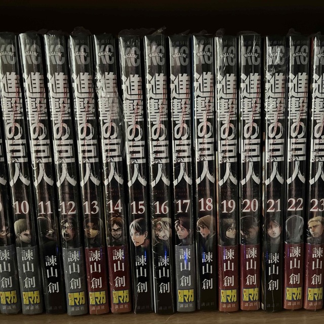 講談社(コウダンシャ)の進撃の巨人  1～34巻　新品シュリンクあり　全巻セット エンタメ/ホビーの漫画(全巻セット)の商品写真