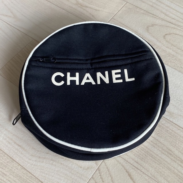 美品　CHANELコスメポーチ　黒　丸型