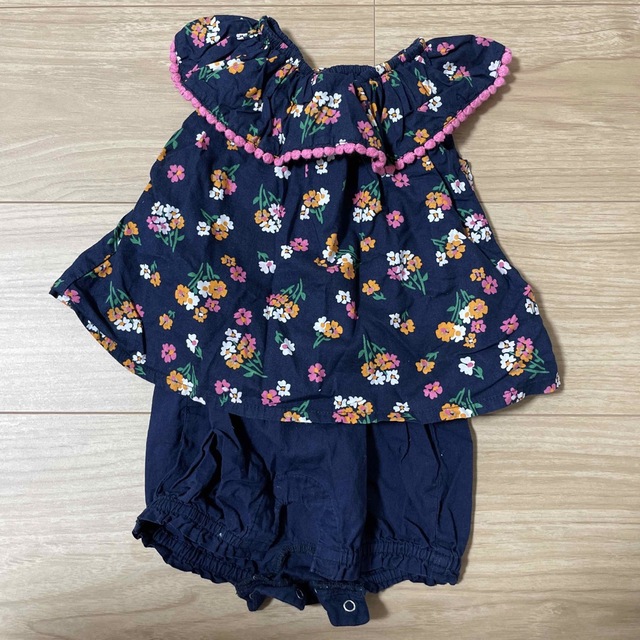 babyGAP(ベビーギャップ)のGAP 花柄ロンパース  キッズ/ベビー/マタニティのベビー服(~85cm)(ロンパース)の商品写真