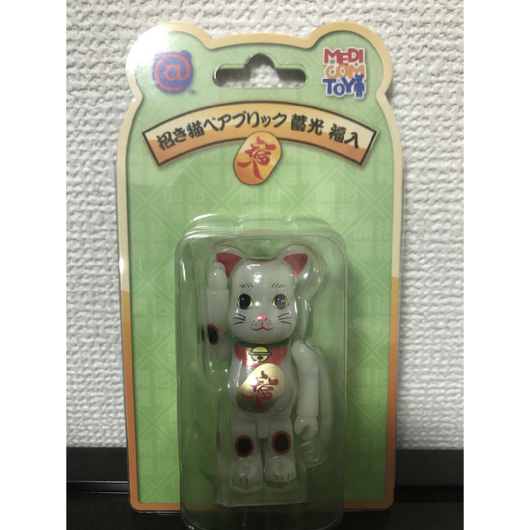 MEDICOM TOY(メディコムトイ)のベアブリック 招き猫 蓄光 福入 昇進100% 未開封  エンタメ/ホビーのフィギュア(その他)の商品写真