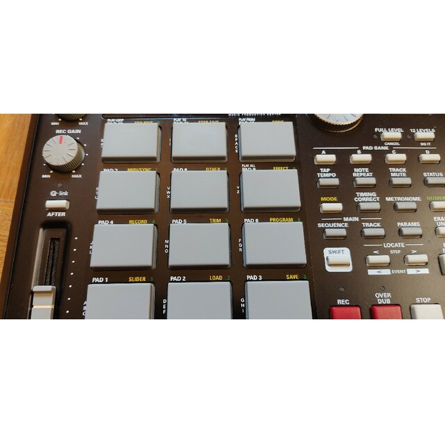 AKAI MPC500（最終値下げ！明日21日までの出品！） 楽器のDTM/DAW(その他)の商品写真