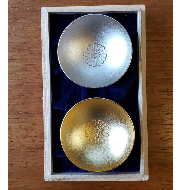 金銀盃 菊の御紋の通販 by イズミ's shop|ラクマ 金銀盃 菊の御紋の通販 by イズミ's shop|ラクマ