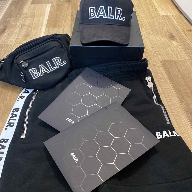 BALR.】 スウェットパンツ， ボディバッグ， キャップ 3点セットの+