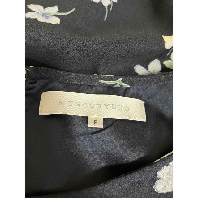 MERCURYDUO(マーキュリーデュオ)のMERCURY DUOマーキュリーデュオ ブラウス ネイビー フリル レディースのトップス(シャツ/ブラウス(半袖/袖なし))の商品写真