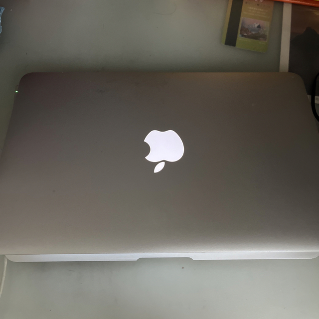Apple(アップル)のMacBook Air2011 スマホ/家電/カメラのPC/タブレット(ノートPC)の商品写真