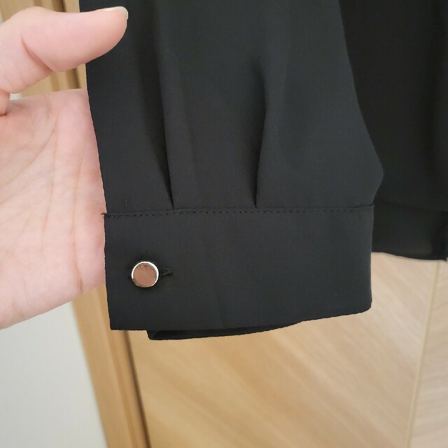 ZARA(ザラ)のこてきな様専用Vネックブラウス レディースのトップス(シャツ/ブラウス(長袖/七分))の商品写真