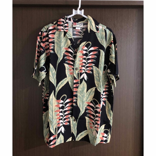 アロハシャツ　新品　 レディースのトップス(シャツ/ブラウス(半袖/袖なし))の商品写真