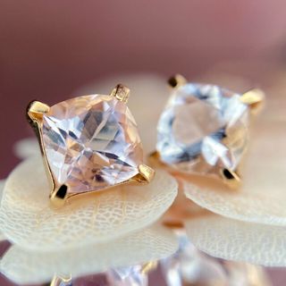 天然 モルガナイト ピアス 計0.90ct K18 ピンクゴールドの通販|ラクマ
