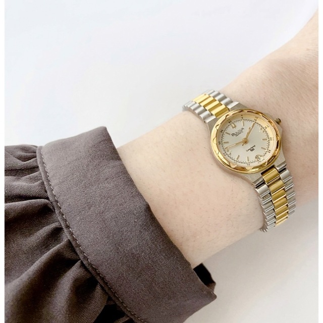 Bulova(ブローバ)のSWISS老舗　BULOVA レディースクォーツ腕時計　稼動　予備コマあり レディースのファッション小物(腕時計)の商品写真