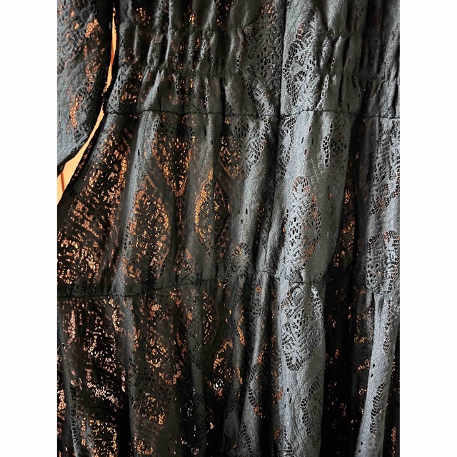 Ameri VINTAGE(アメリヴィンテージ)のAmeri LACE SHIRRING DRESS レディースのワンピース(ロングワンピース/マキシワンピース)の商品写真