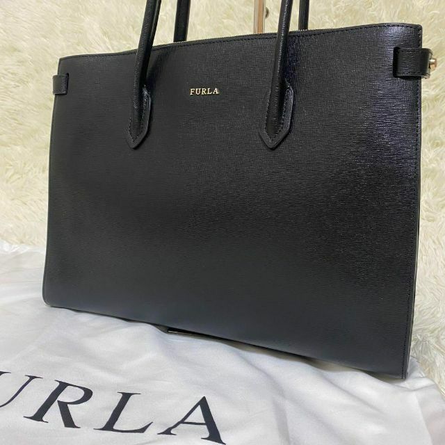 FURLA トートバッグ ブラック 肩掛け A4収納可 - トートバッグ