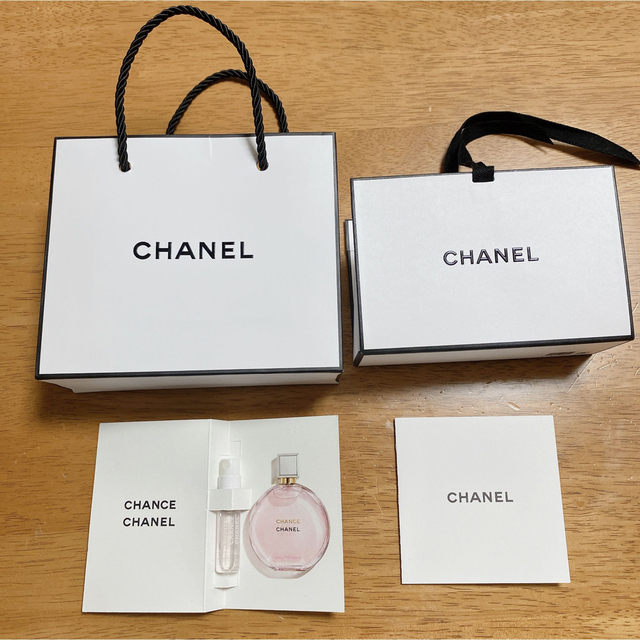 CHANEL(シャネル)のCHANEL ショッパー　サンプル付き レディースのバッグ(ショップ袋)の商品写真