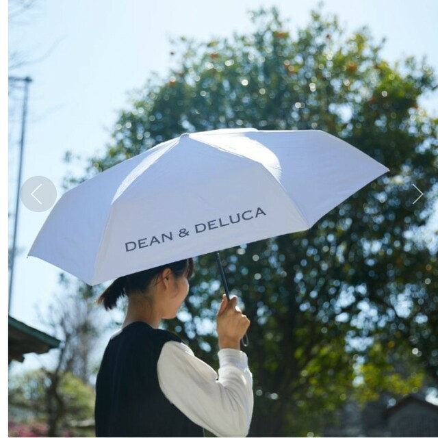 DEAN & DELUCA(ディーンアンドデルーカ)の新品　2023 限定　DEAN & DELUCA 折り畳み傘 晴雨兼用 レディースのファッション小物(傘)の商品写真