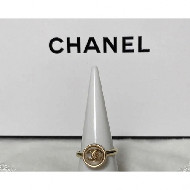 CHANEL(シャネル)の【お値下げ中❤️】♡CHANELヴィンテージボタンリング 11号♡ レディースのアクセサリー(リング(指輪))の商品写真