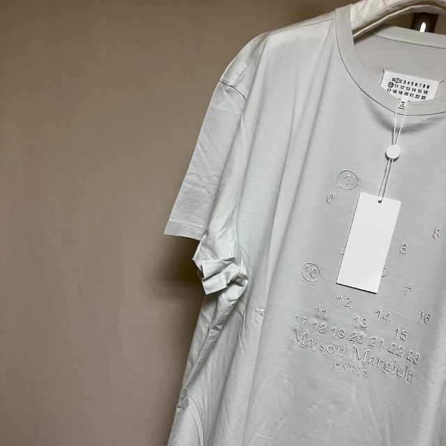 Maison Martin Margiela(マルタンマルジェラ)の新品 XL 23SS マルジェラ バブルロゴTシャツ 白系統 4835 メンズのトップス(Tシャツ/カットソー(半袖/袖なし))の商品写真