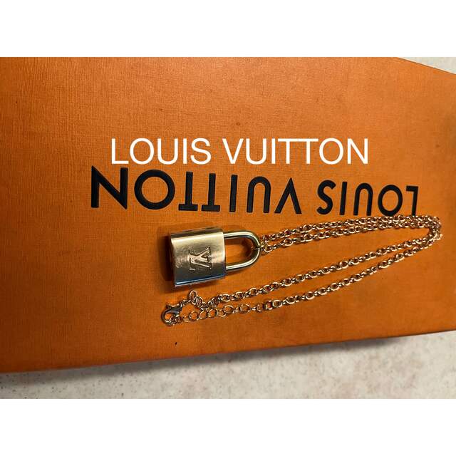 LOUIS VUITTON(ルイヴィトン)のルイヴィトン　パドロック　南京錠　　ネックレス　ネックレス新品　ポリッシュ済み レディースのアクセサリー(ネックレス)の商品写真