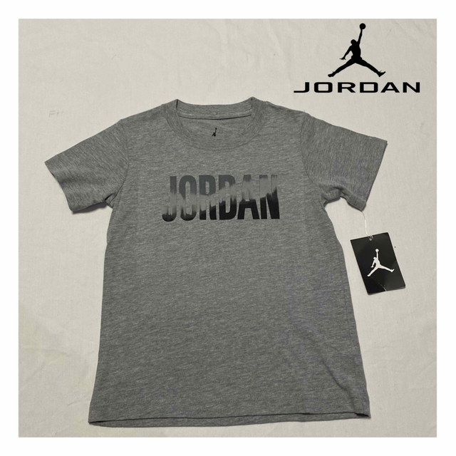 Jordan Brand（NIKE）(ジョーダン)の【タグ付き新品】NIKE ナイキ JORDAN ジョーダン Tシャツ キッズ/ベビー/マタニティのキッズ服男の子用(90cm~)(Tシャツ/カットソー)の商品写真