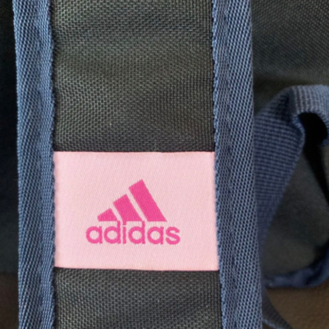 adidas(アディダス)のアディダス　adidas リュック レディースのバッグ(リュック/バックパック)の商品写真