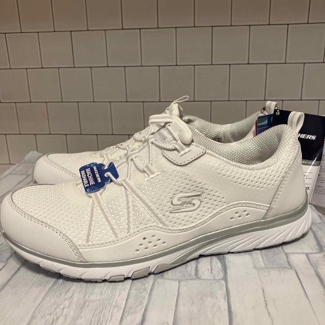 SKECHERS - スケッチャーズ レディーススニーカー スリッポン 白