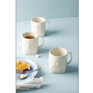 アンソロポロジー(Anthropologie)の可愛いイニシャルマグカップコップ贈り物にも(グラス/カップ)