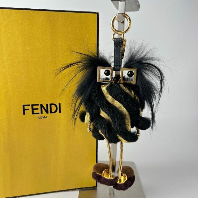 FENDI - 定価18万 [入手困難] フェンディ FENDI モバイル付き バッグ チャームの通販 by 次回発送3/20ブランドショップ