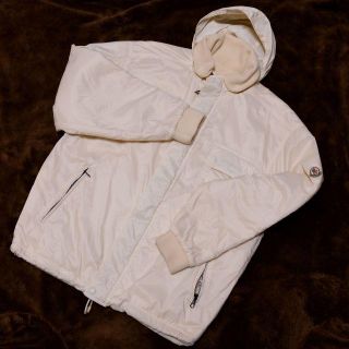 モンクレール(MONCLER)のモンクレール　リバーシブル パーカー　女性にも・・(ナイロンジャケット)