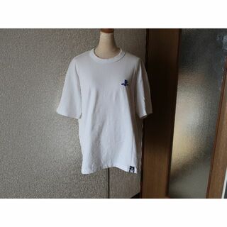 ジーユー(GU)の★人気 GU プレイステーションロゴ刺しゅう半袖Ｔシャツ M 白 ジーユー(Tシャツ/カットソー(半袖/袖なし))