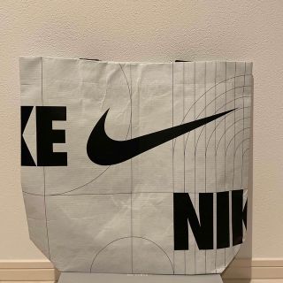 ナイキ(NIKE)のナイキ ショップバッグ ショッパー 紙袋 ランチ/サブバッグ エコバッグ M(トートバッグ)