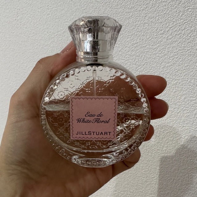 JILLSTUART(ジルスチュアート)のジルスチュアート　リラックス　オード　ホワイトフローラル　50ml コスメ/美容の香水(香水(女性用))の商品写真