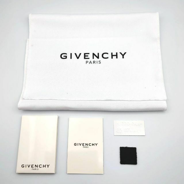 GIVENCHY   極美品ジバンシーミニポーチ BKPの通販 by RYM shop