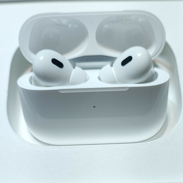 Apple(アップル)のAirPods Pro2 第2世代 MQD83J/A スマホ/家電/カメラのスマホアクセサリー(ストラップ/イヤホンジャック)の商品写真