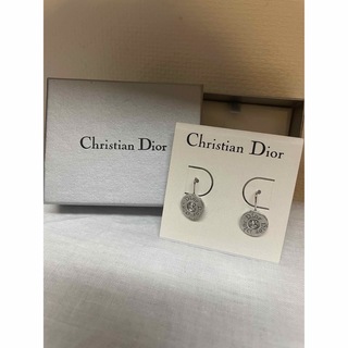 クリスチャンディオール(Christian Dior)の✴︎Dior✴︎ボタンピアス✴︎(ピアス)
