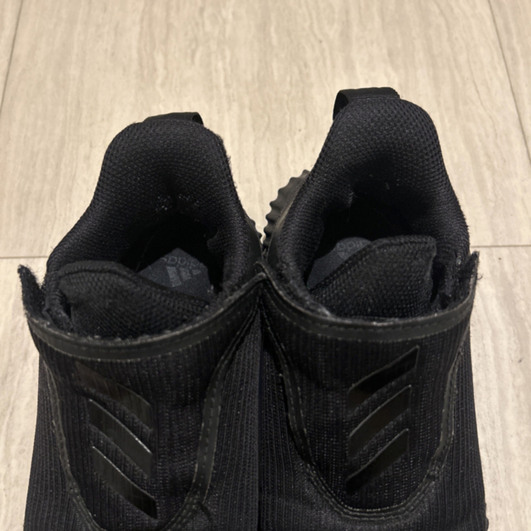 adidas(アディダス)の最終SALE adidas キッズ スニーカー キッズ/ベビー/マタニティのキッズ靴/シューズ(15cm~)(スニーカー)の商品写真