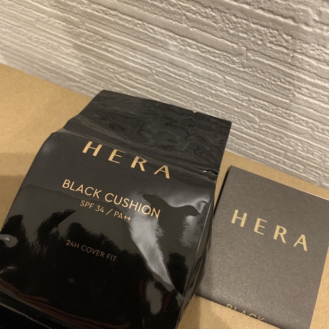 AMOREPACIFIC(アモーレパシフィック)のHERA  ブラッククッションファンデ　リフィル　ヘラ コスメ/美容のベースメイク/化粧品(ファンデーション)の商品写真