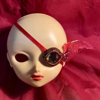 赤い羽のドール用眼帯　Ver.1(人形)