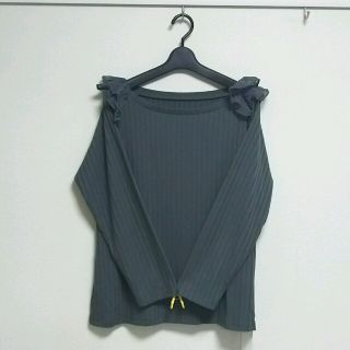 はるな様専用◆グレー♥3Ｌー4Ｌ 新品 タグ付き 肩フリル カットソー(カットソー(長袖/七分))