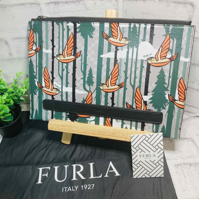 完全新品　FURLA クラッチバッグ