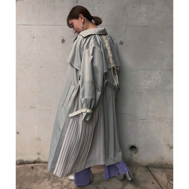 Ameri VINTAGE(アメリヴィンテージ)の美品！AMERI BALLOON SLEEVE PLEATS TRENCH レディースのジャケット/アウター(トレンチコート)の商品写真