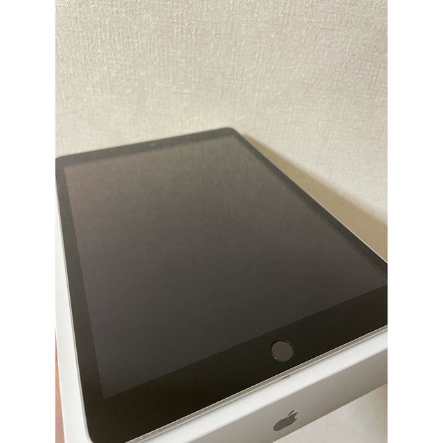 Apple(アップル)の【ゆ様専用】iPad 9世代 スマホ/家電/カメラのPC/タブレット(タブレット)の商品写真